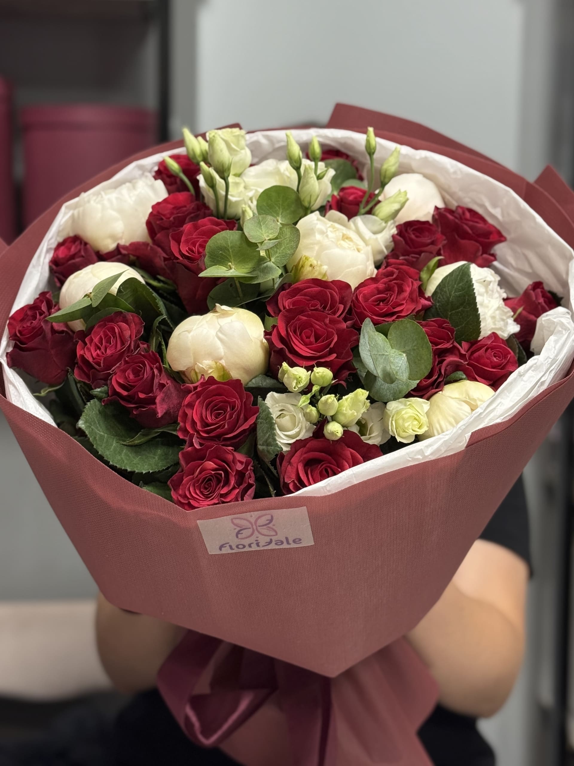 Классический букет Романс: французский шарм в цветочной форме klassicheskiy-buket-romans:-frantsuzskiy-sharm-v-tsvetochnoy-forme