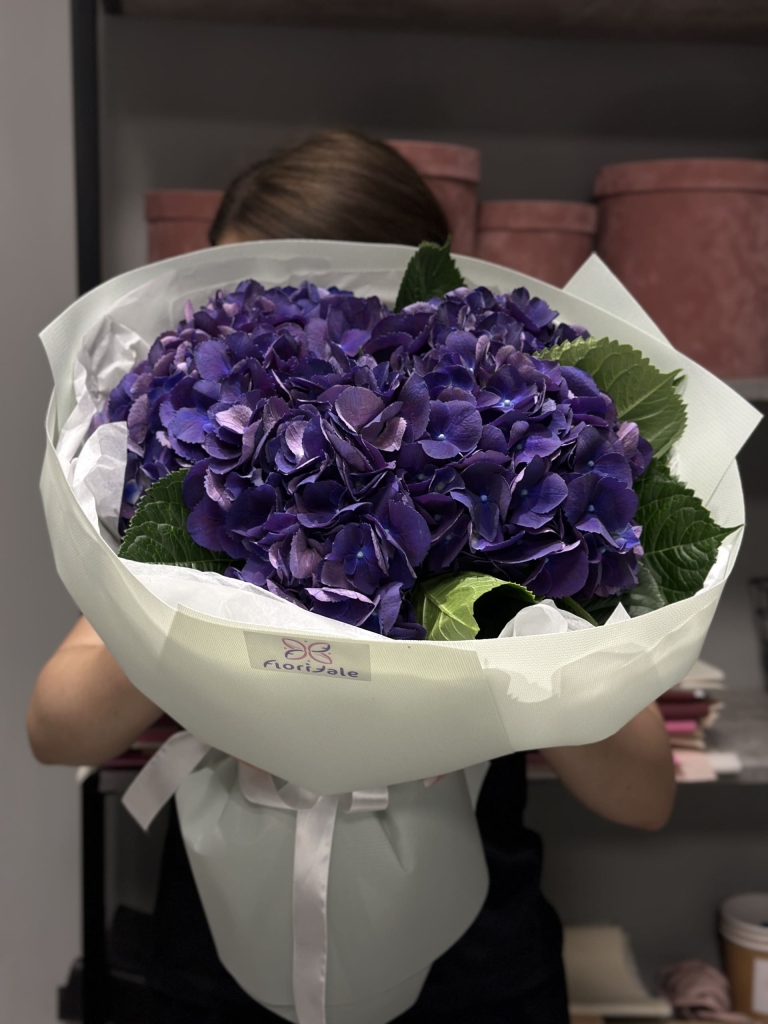 Букет гортензий Нюи: фиолетовое великолепие buket-gortenziy-nyui:-fioletovoe-velikolepie