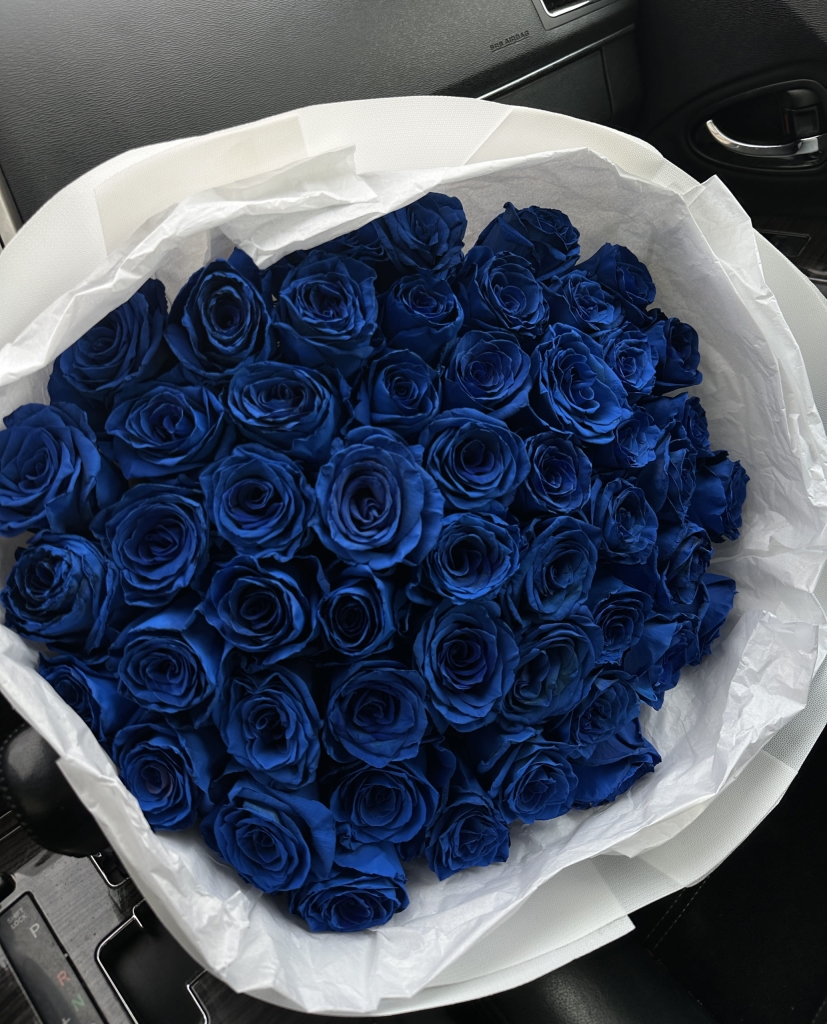 Букет роз Блу: для тех, кого красный уже не удивляет buket-roz-blu:-dlya-teh,-kogo-krasnyy-uzhe-ne-udivlyaet